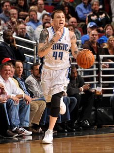 中超：山东泰山客场2-0击败广州队