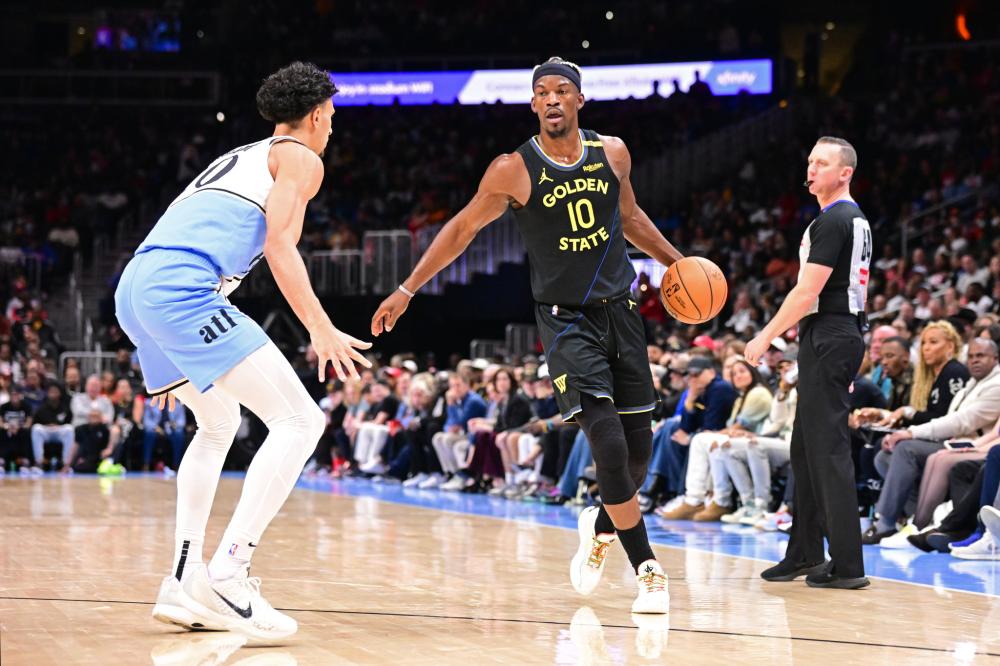 气温未降，“雪”先来了？杭州桐庐滑雪场“开板”，半个月后还有“夜滑”