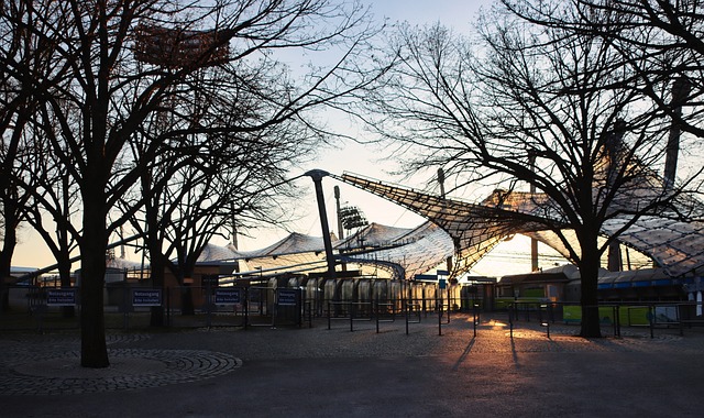 阿斯：皇马绝不会通过竞价来引援中卫，专注于合同到期的球员